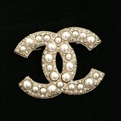 how to wear a chanel broo h|A Quick Guide on How To Wear Chanel Brooch in 2024.